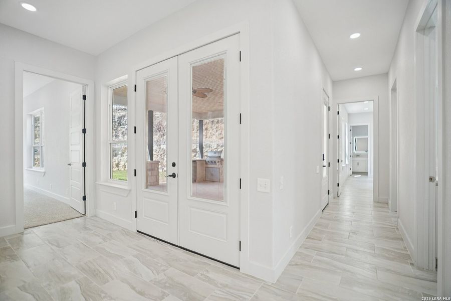Spacious, unfurnished interior of a new home in , San Antonio (Image 38).