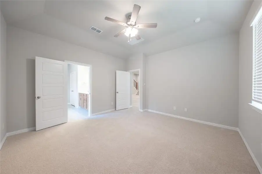 Spacious, unfurnished interior of a new home in Lake Pointe: Lake Pointe at Paloma Creek, Little Elm (Image 20).