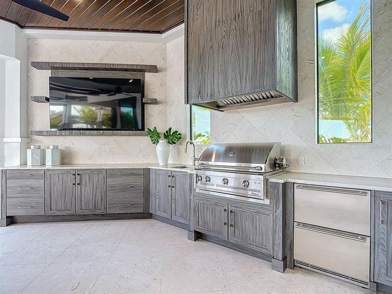 Exterior details and patio area of a home in , Fort Myers (Image 3).