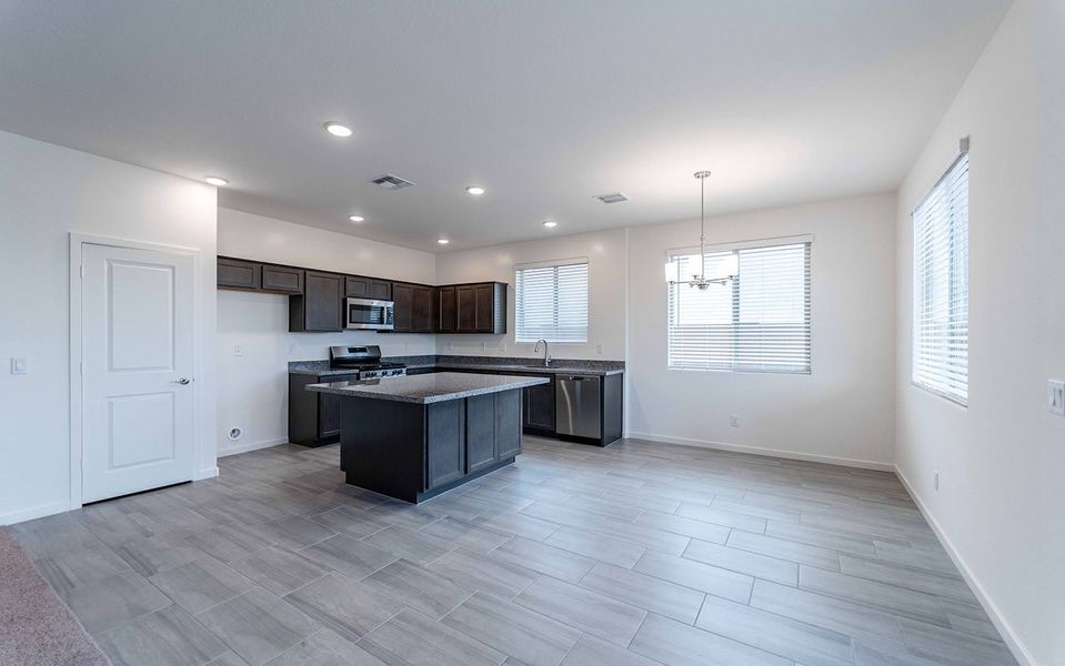 Furnished interior view inside a new home in Rancho Mirage, Maricopa (Image 4).