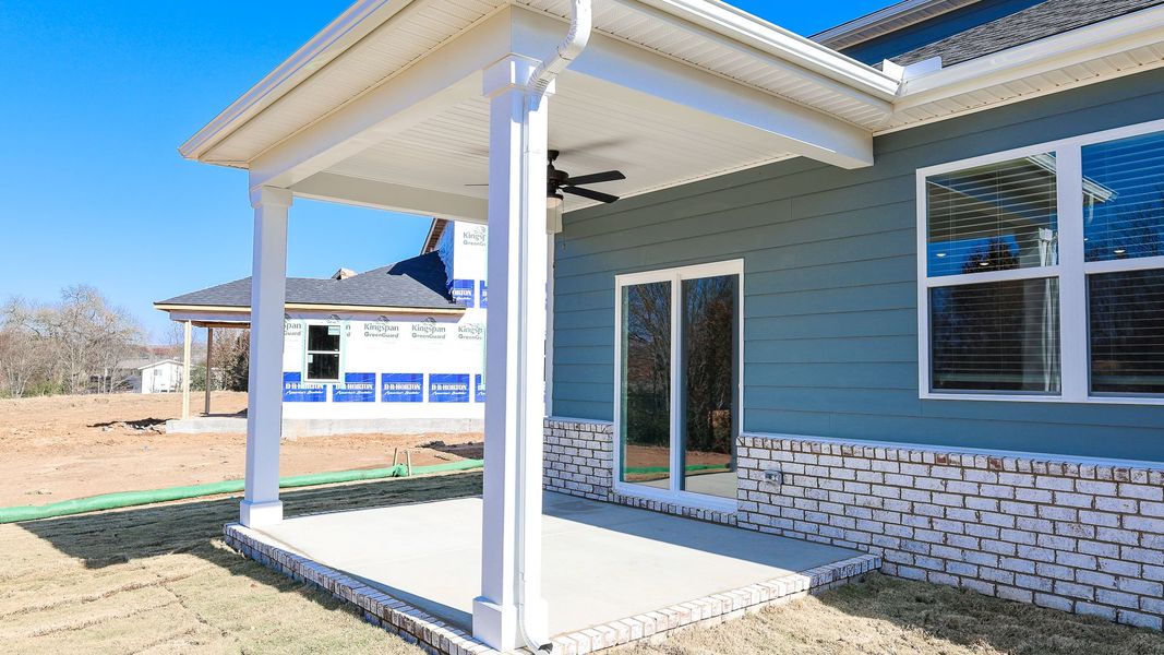Representative exterior details of a home built from the EMBRY by D.R. Horton in Harvest Point, Spring Hill (Image 3).