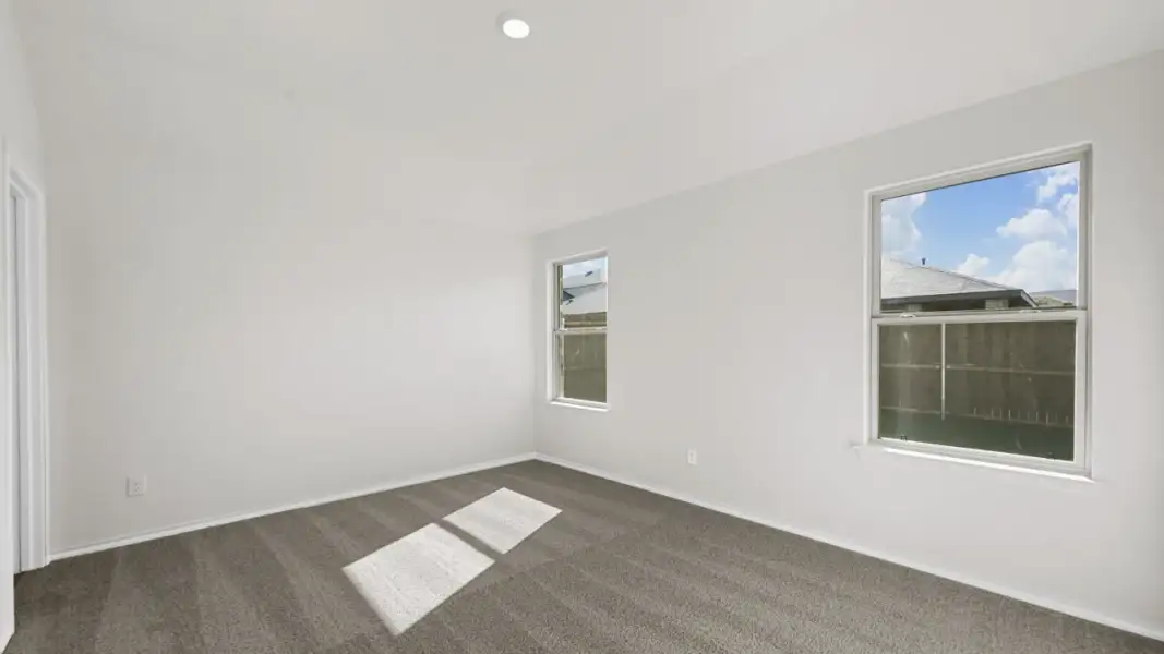 Spacious, unfurnished interior of a new home in Wildcat Ranch, Crandall (Image 27).