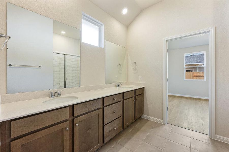 Furnished interior view inside a new home in La Cima, San Marcos (Image 29).
