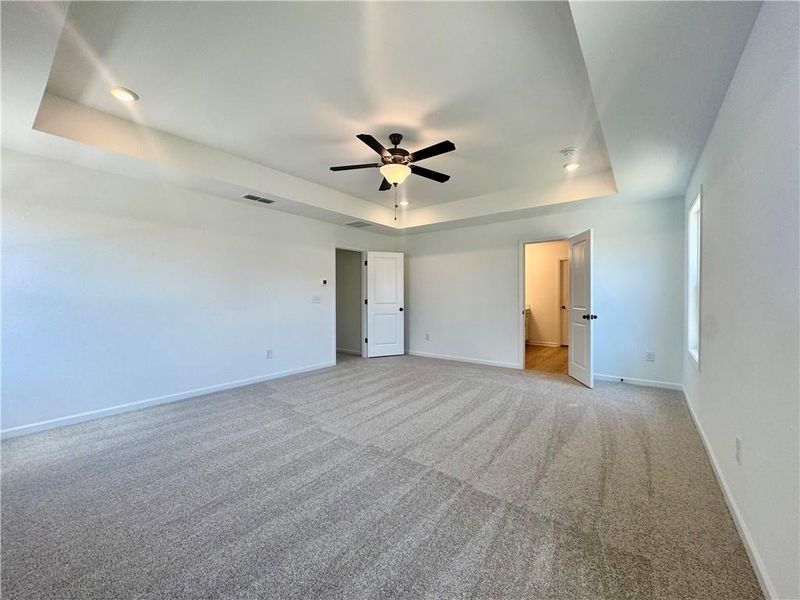 Spacious, unfurnished interior of a new home in Eastlyn Crossing, Flowery Branch (Image 16).