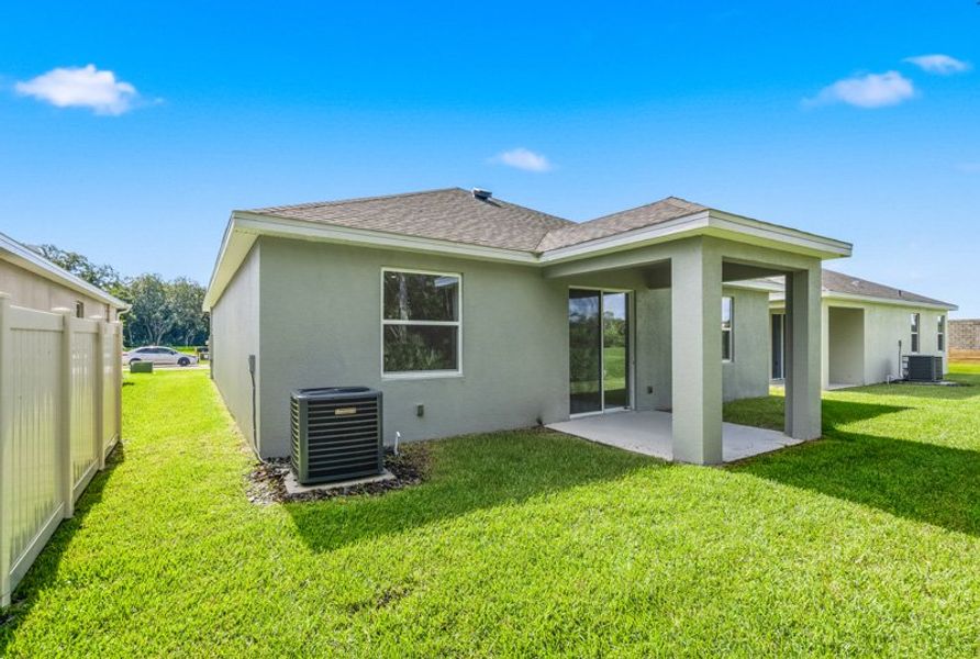 Exterior details and patio area of a home in Eden Hills, Lake Alfred (Image 3).