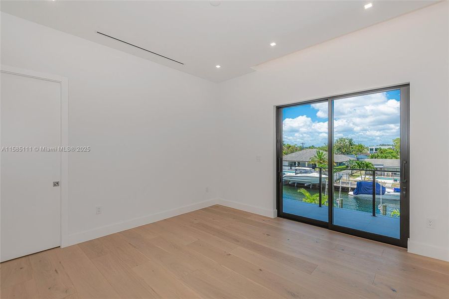 Spacious, unfurnished interior of a new home in , North Miami (Image 19).