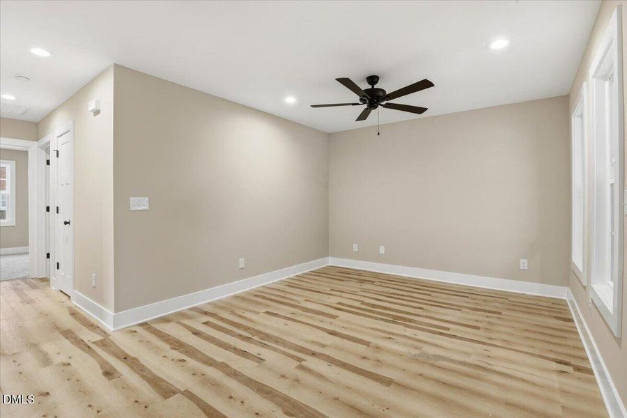 24-402 W James St-24 24-402 W James St-24