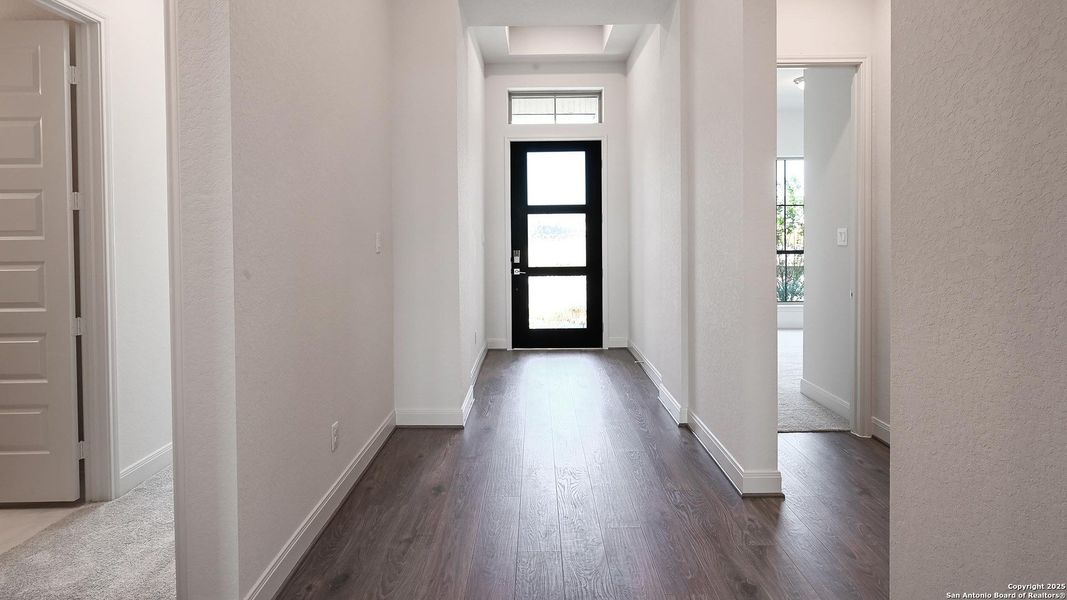 Spacious, unfurnished interior of a new home in Meadows Of Mill Creek 60', Seguin (Image 18).