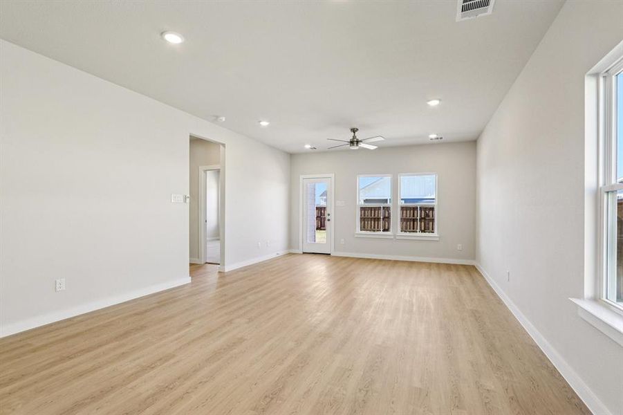 Spacious, unfurnished interior of a new home in Hickory Hill, Sherman (Image 21).