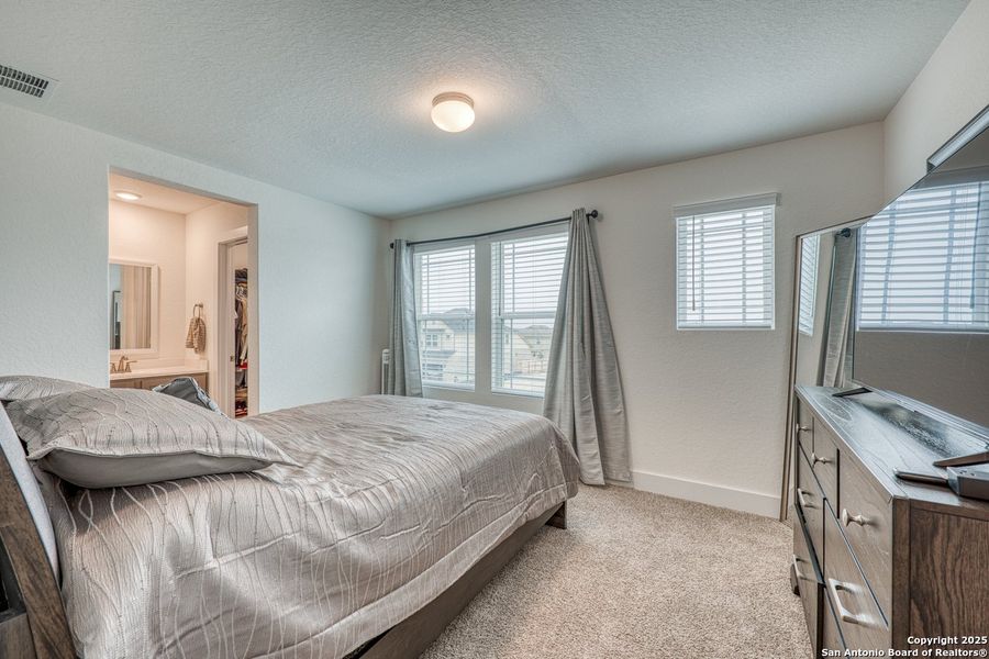 Furnished interior view inside a new home in Hunters Ranch, San Antonio (Image 31). Furnished interior view inside a new home in Hunters Ranch, San Antonio (Image 31).
