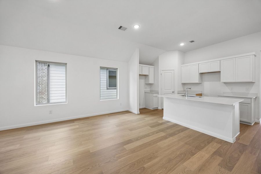 Spacious, unfurnished interior of a new home in Riviera Pines, Huffman (Image 21).