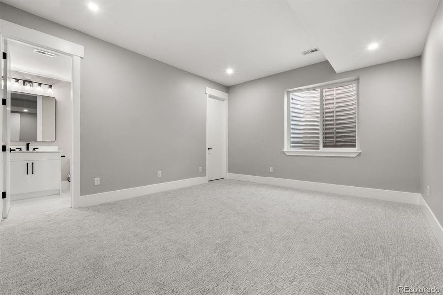 Spacious, unfurnished interior of a new home in , Centennial (Image 16).