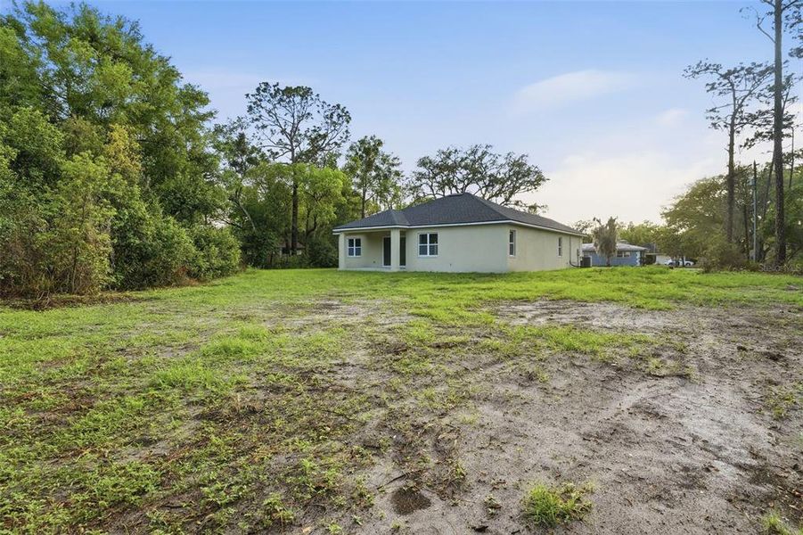 Exterior details and patio area of a home in , Debary (Image 17).