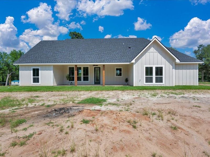 Exterior details and patio area of a home in , Lufkin (Image 21).