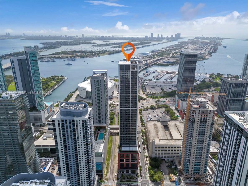 Condo located in Miami, FL showcasing its design and architecture (Image 27).