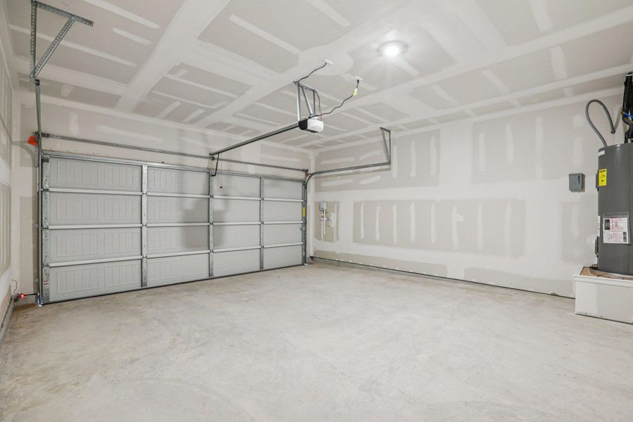 Spacious, unfurnished interior of a new home in Cascade, Liberty Hill (Image 31).