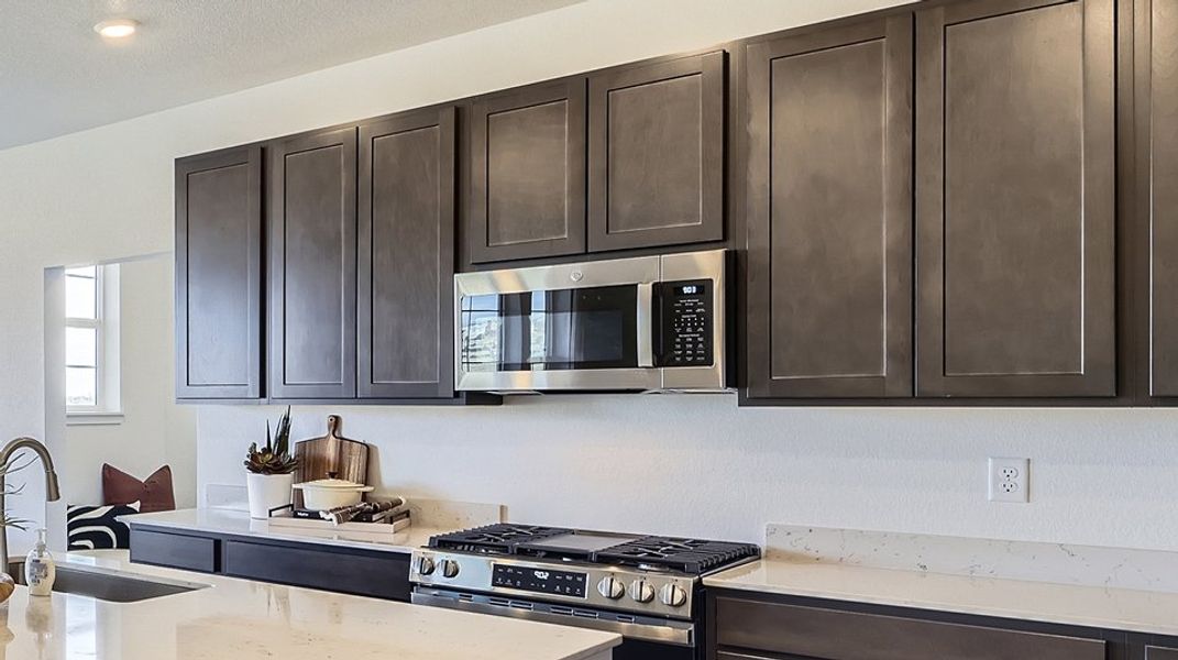 071125 2576 Ashbrook Kitchen 2of2 F1