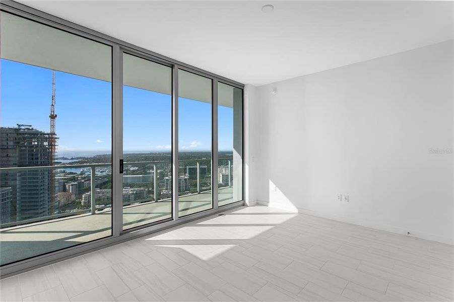 Spacious, unfurnished interior of a new home in , St. Petersburg (Image 39).