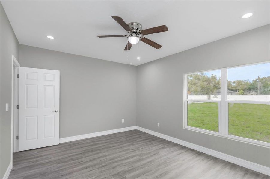 Spacious, unfurnished interior of a new home in , Tampa (Image 32).