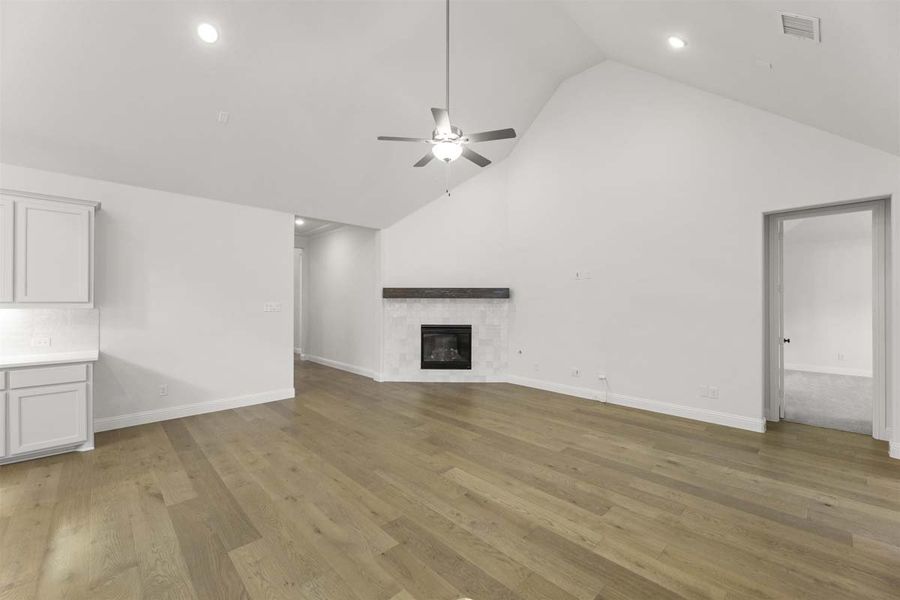 Spacious, unfurnished interior of a new home in Timberbrook, Justin (Image 16).