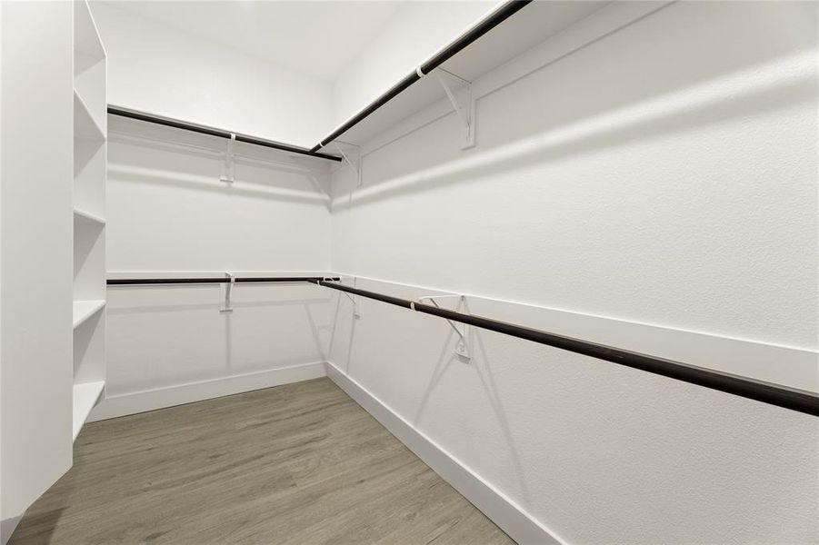 21. 1817 Jasmin June - Closet