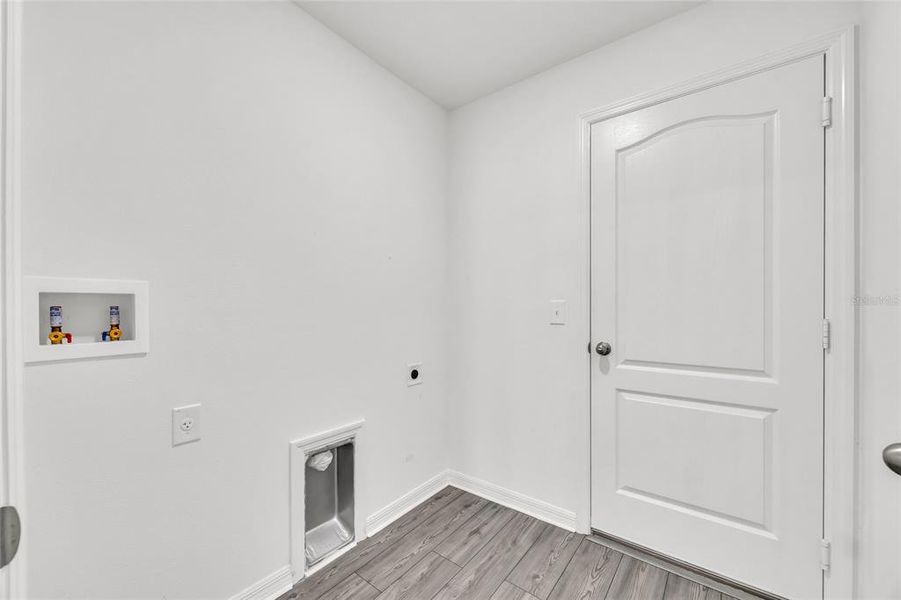 Spacious, unfurnished interior of a new home in Gum Lake Preserve, Lake Alfred (Image 15).