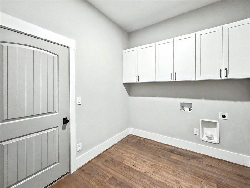 Spacious, unfurnished interior of a new home in , Waleska (Image 28).