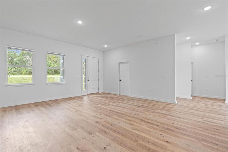 Spacious, unfurnished interior of a new home in , Citrus Springs (Image 26).