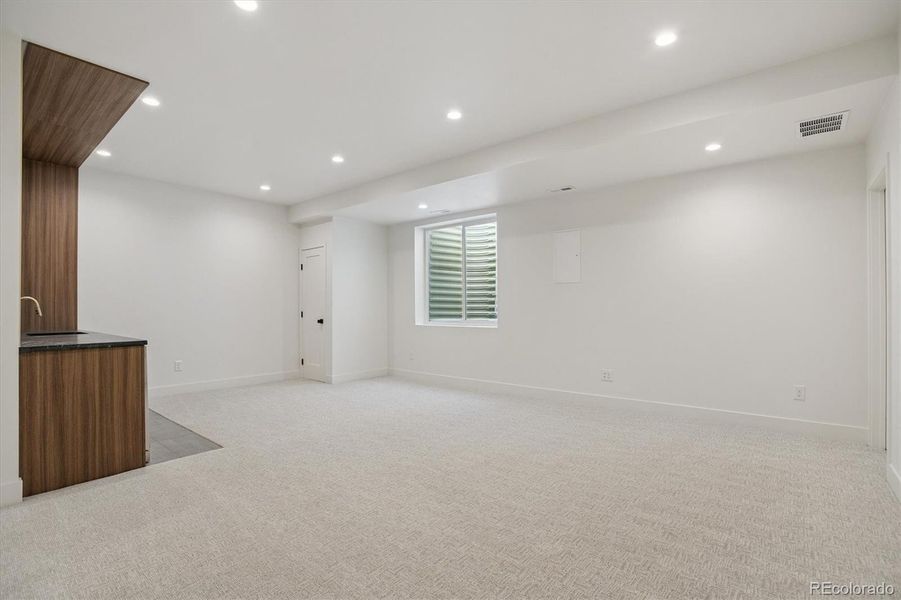 Spacious, unfurnished interior of a new home in , Denver (Image 27).
