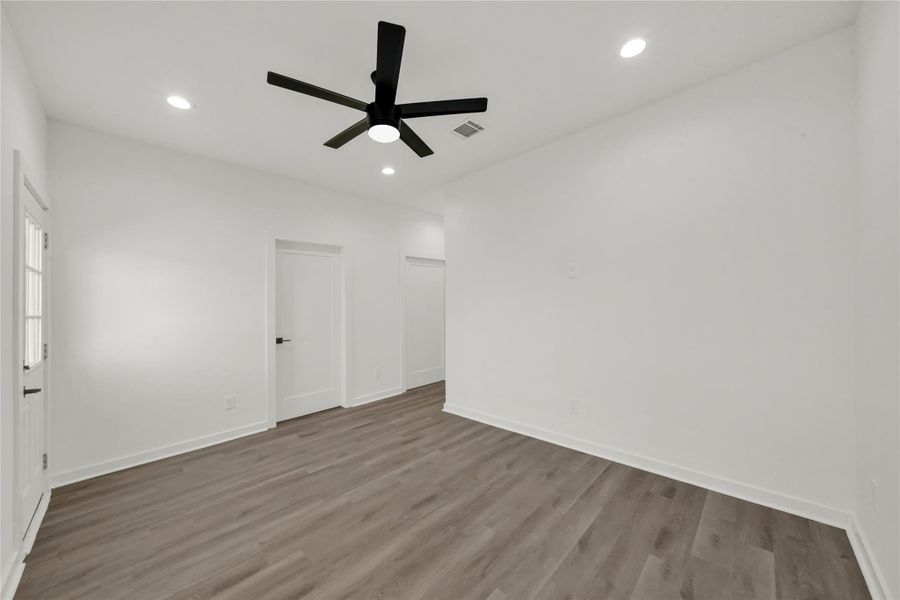 Spacious, unfurnished interior of a new home in , Houston (Image 18).