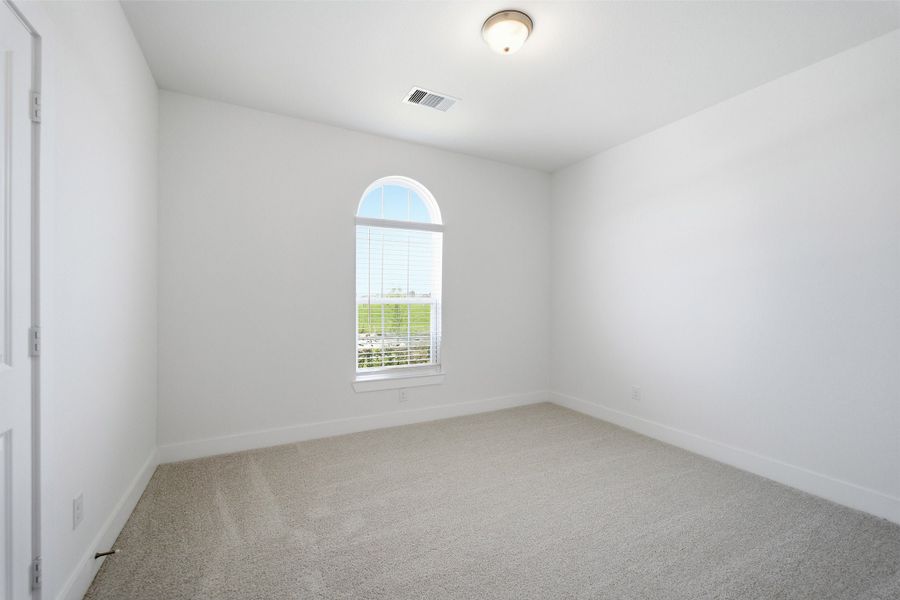 Spacious, unfurnished interior of a new home in River Ranch Meadows, Dayton (Image 23).