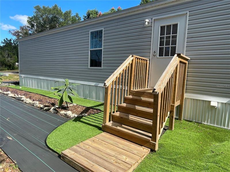 Exterior details and patio area of a home in , Dunnellon (Image 15).