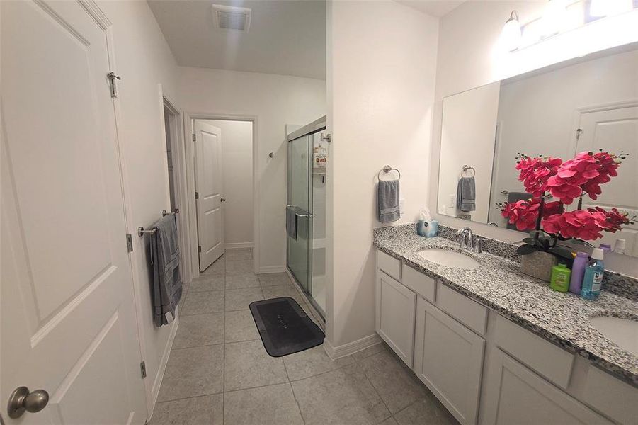 Furnished interior view inside a new home in Hammock Reserve, Haines City (Image 14).