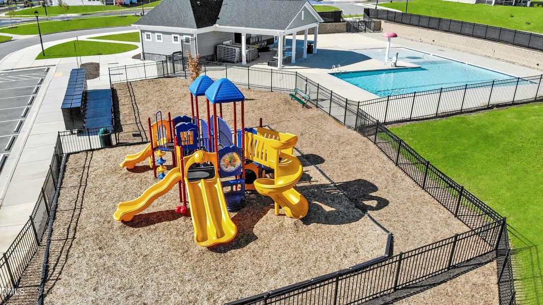 SUN_TripleCrown_Pic_Amenity_Playground