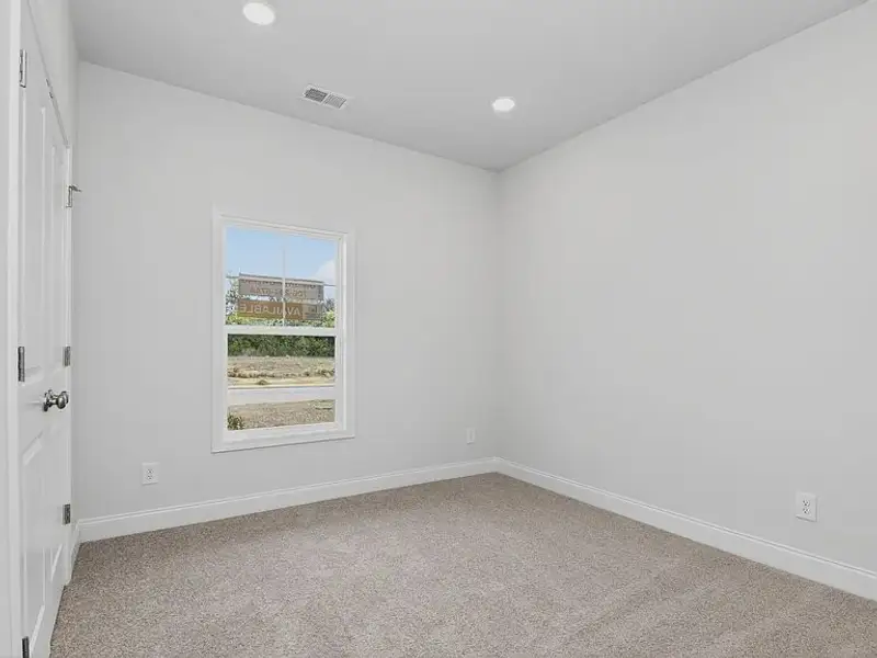 Spacious, unfurnished interior of a new home in Portrait Hills, Aiken (Image 10).