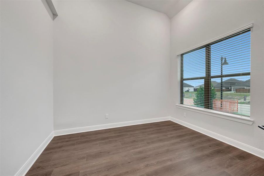 Spacious, unfurnished interior of a new home in Mantua Point Gardens, Van Alstyne (Image 18).
