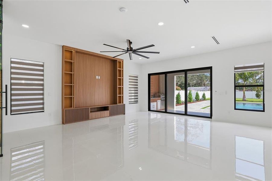 Spacious, unfurnished interior of a new home in , Tampa (Image 69).