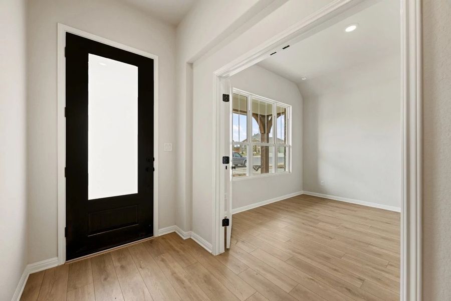 Spacious, unfurnished interior of a new home in Berry Creek Highlands, Georgetown (Image 17).