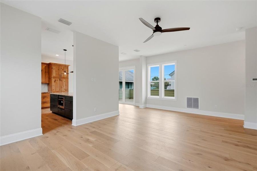 Spacious, unfurnished interior of a new home in , St. Petersburg (Image 38).