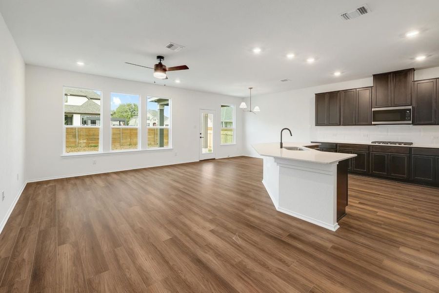 Spacious, unfurnished interior of a new home in River Bluff, Leander (Image 6).