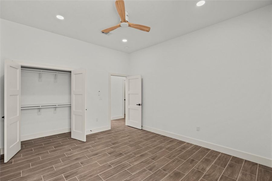 Spacious, unfurnished interior of a new home in , Alvin (Image 30).