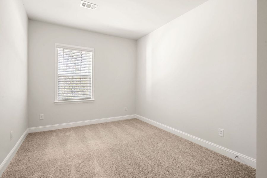 Spacious, unfurnished interior of a new home in Waterways, Richmond Hill (Image 25).