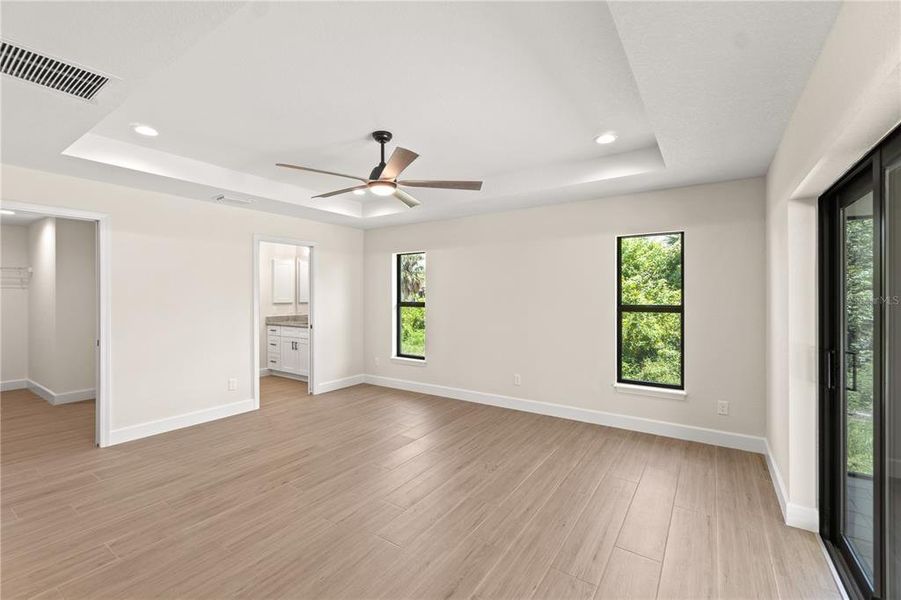 Spacious, unfurnished interior of a new home in , Rotonda West (Image 27).