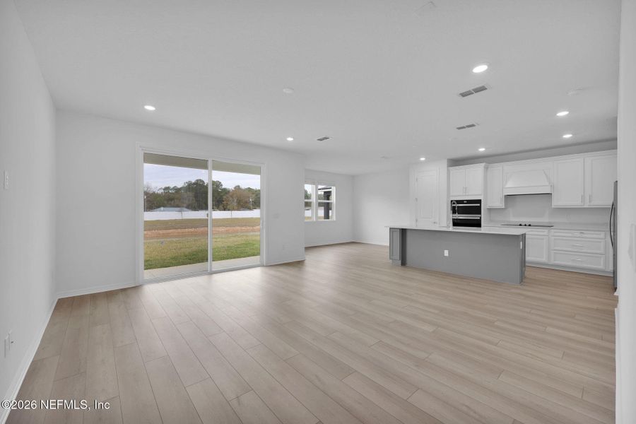 Spacious, unfurnished interior of a new home in Murray Farms, Middleburg (Image 24).