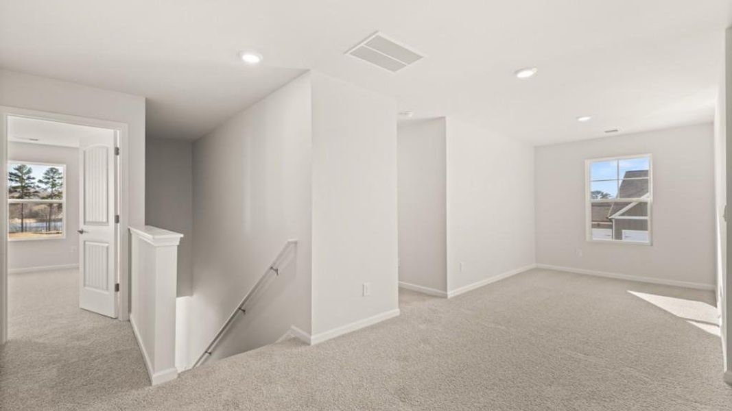 Spacious, unfurnished interior of a new home in Fairway 17 at Mirror Lake, Villa Rica (Image 25).