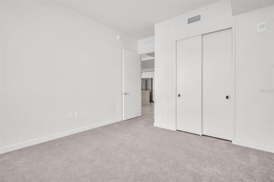 Spacious, unfurnished interior of a new home in , St. Petersburg (Image 52).