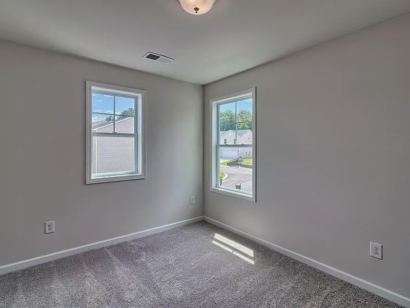 Spacious, unfurnished interior of a new home in Emanuel Creek, West Columbia (Image 13).