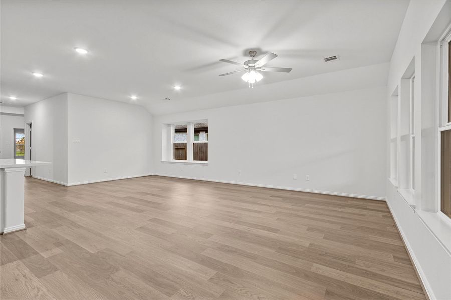 Spacious, unfurnished interior of a new home in River Ranch, Dayton (Image 13).