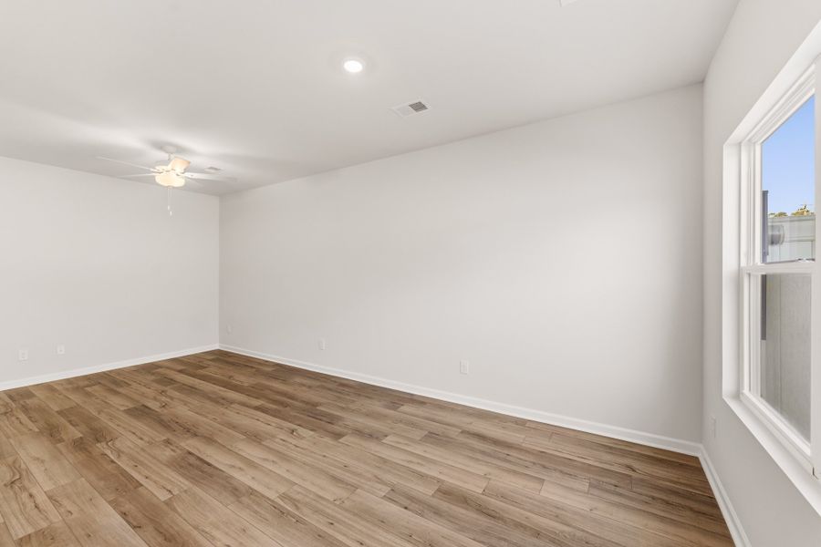 Spacious, unfurnished interior of a new home in Edwards Station, Taylors (Image 19).