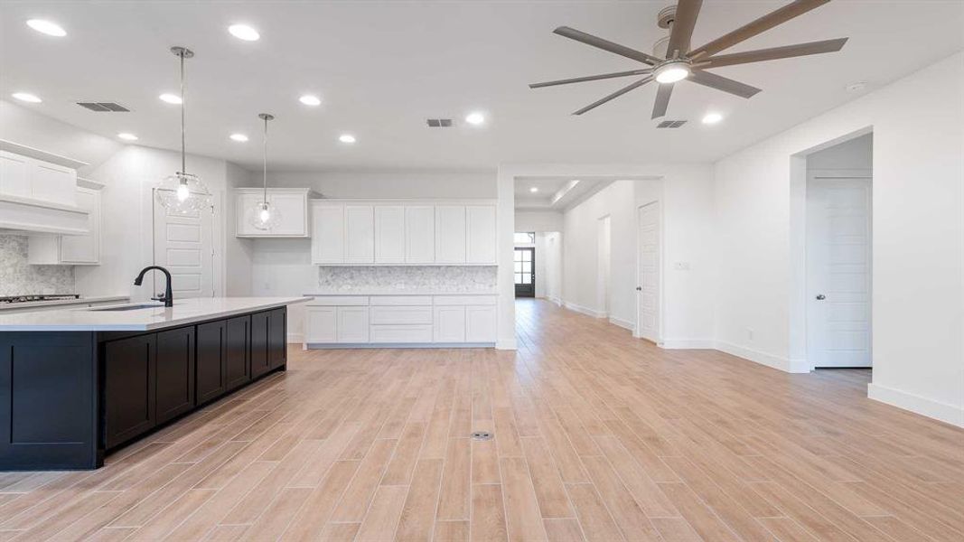 Spacious, unfurnished interior of a new home in Myrtle Creek 60', Waxahachie (Image 17).